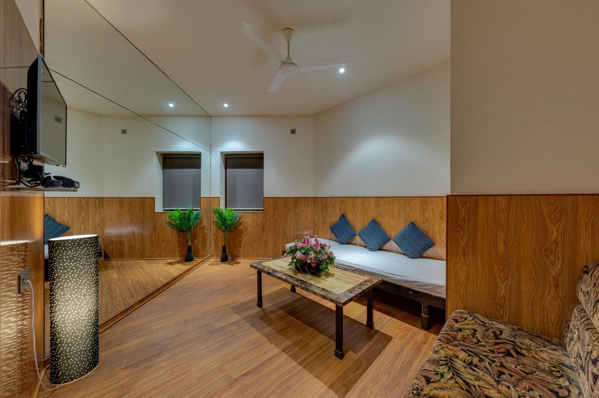 Hotel Surya Executive 3 Star Hotel Solapur Exterior photo