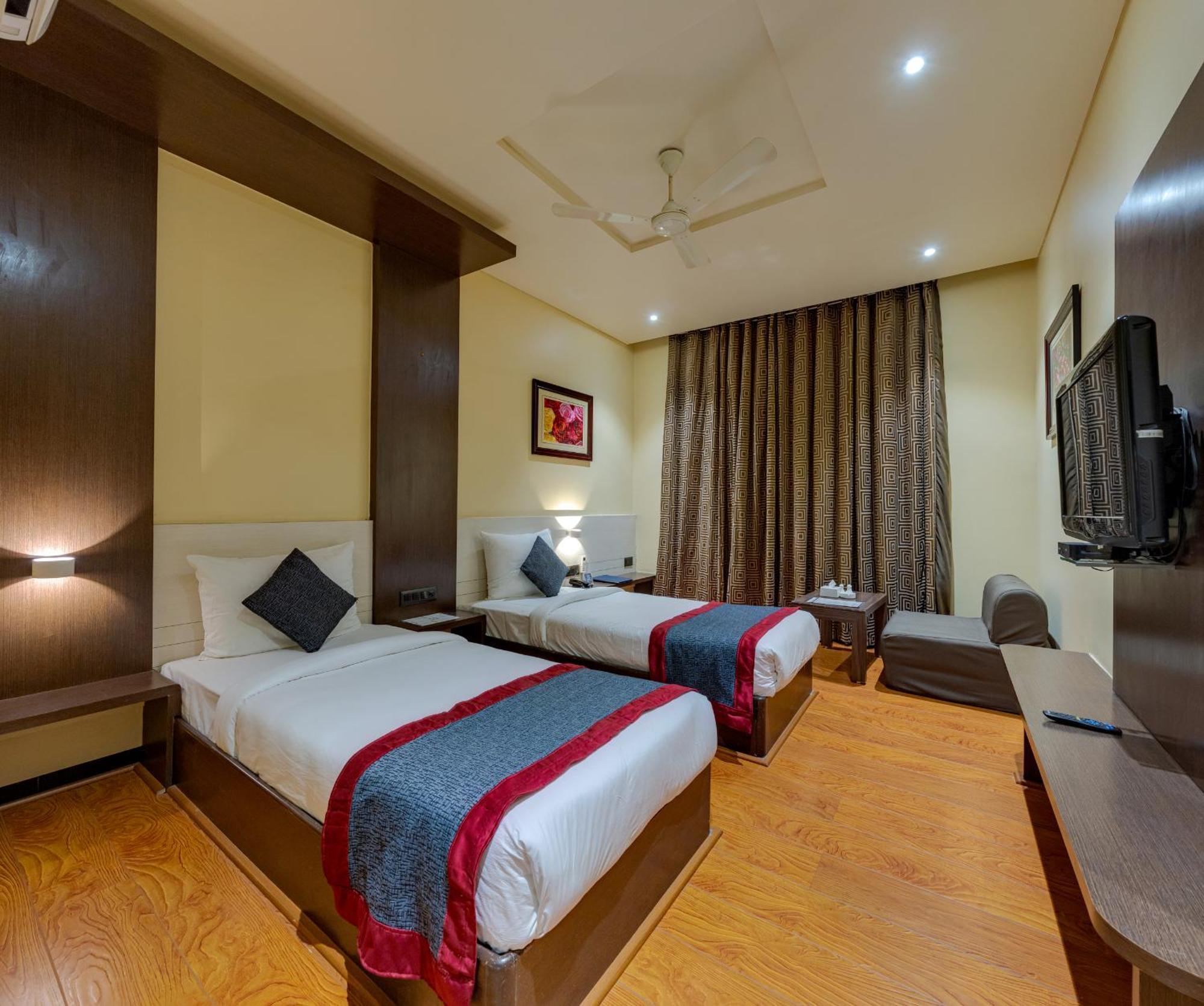 Hotel Surya Executive 3 Star Hotel Solapur Exterior photo