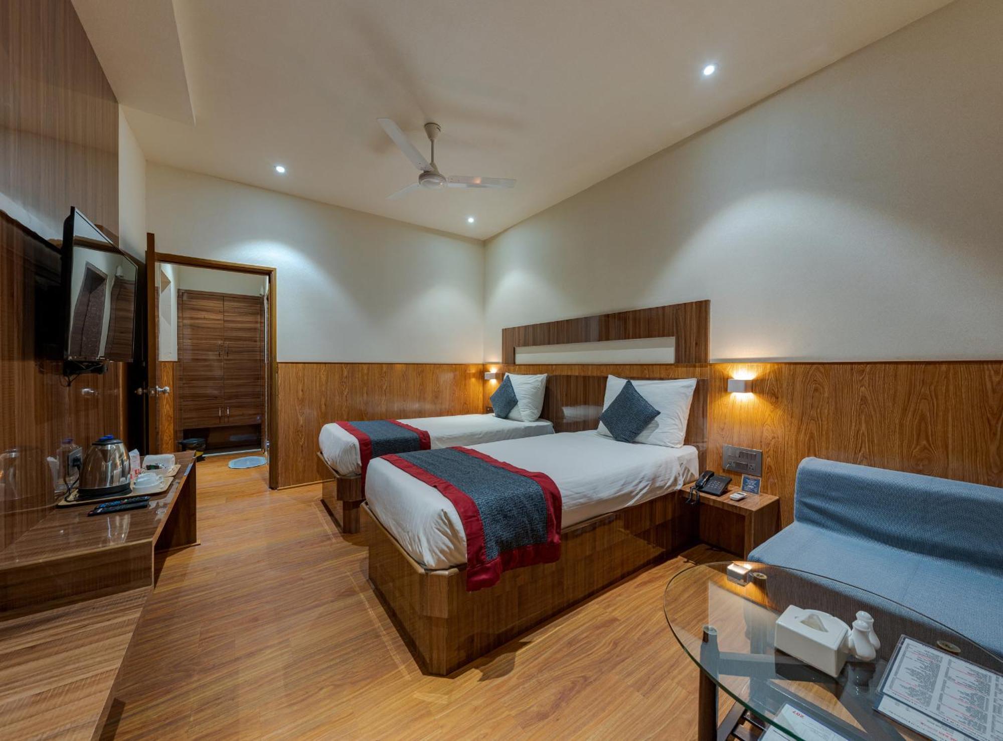 Hotel Surya Executive 3 Star Hotel Solapur Exterior photo