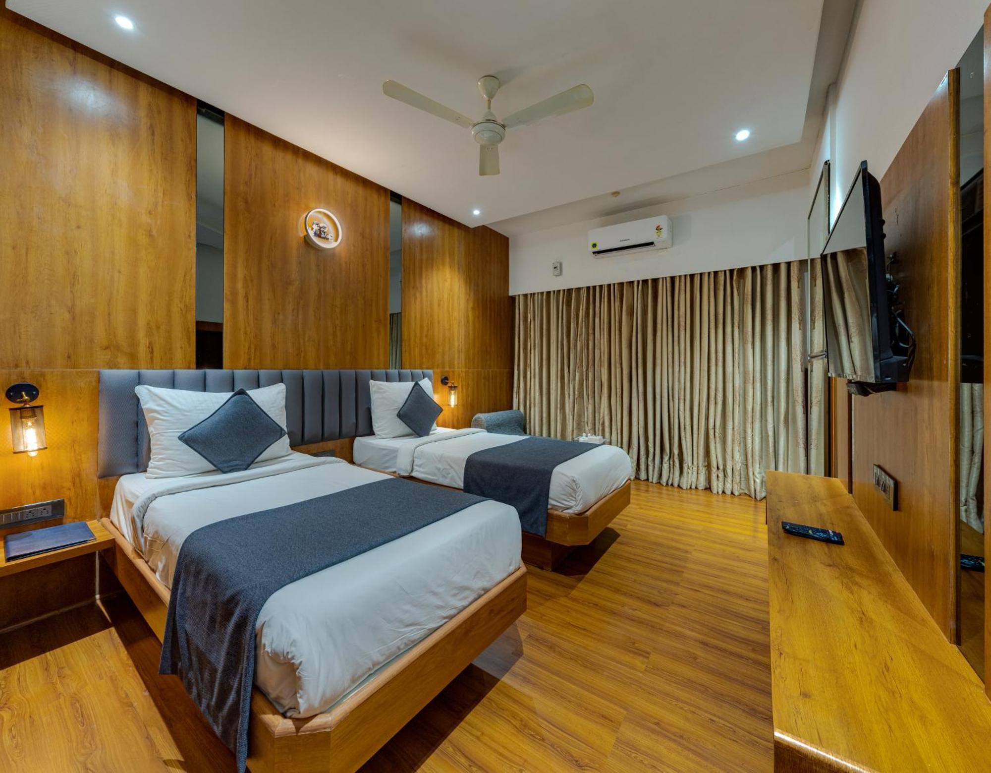Hotel Surya Executive 3 Star Hotel Solapur Exterior photo