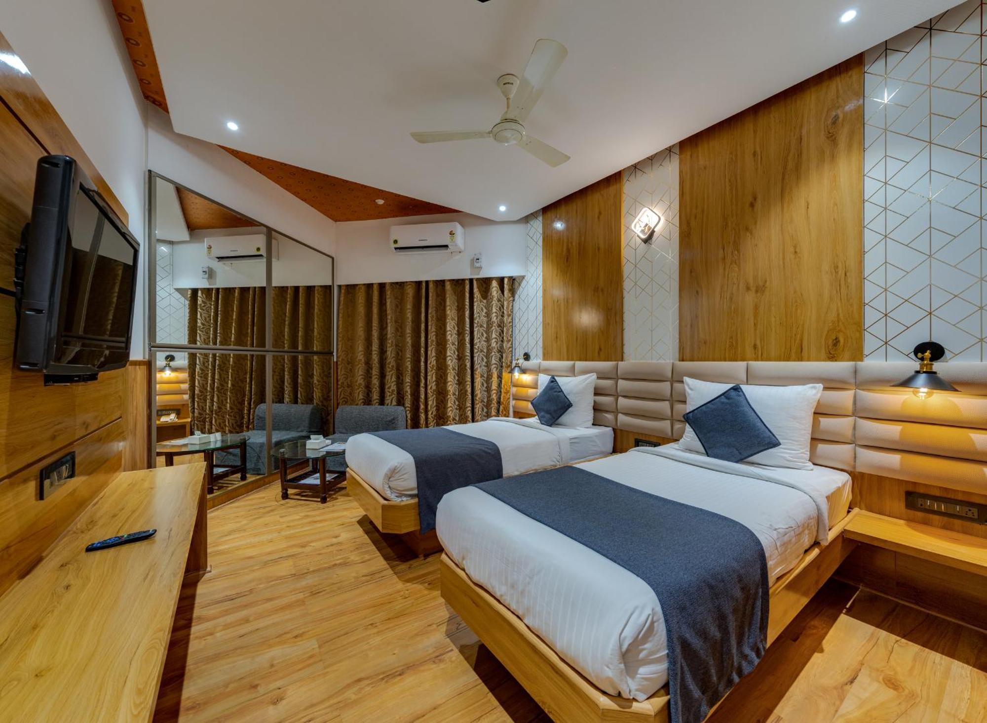 Hotel Surya Executive 3 Star Hotel Solapur Exterior photo