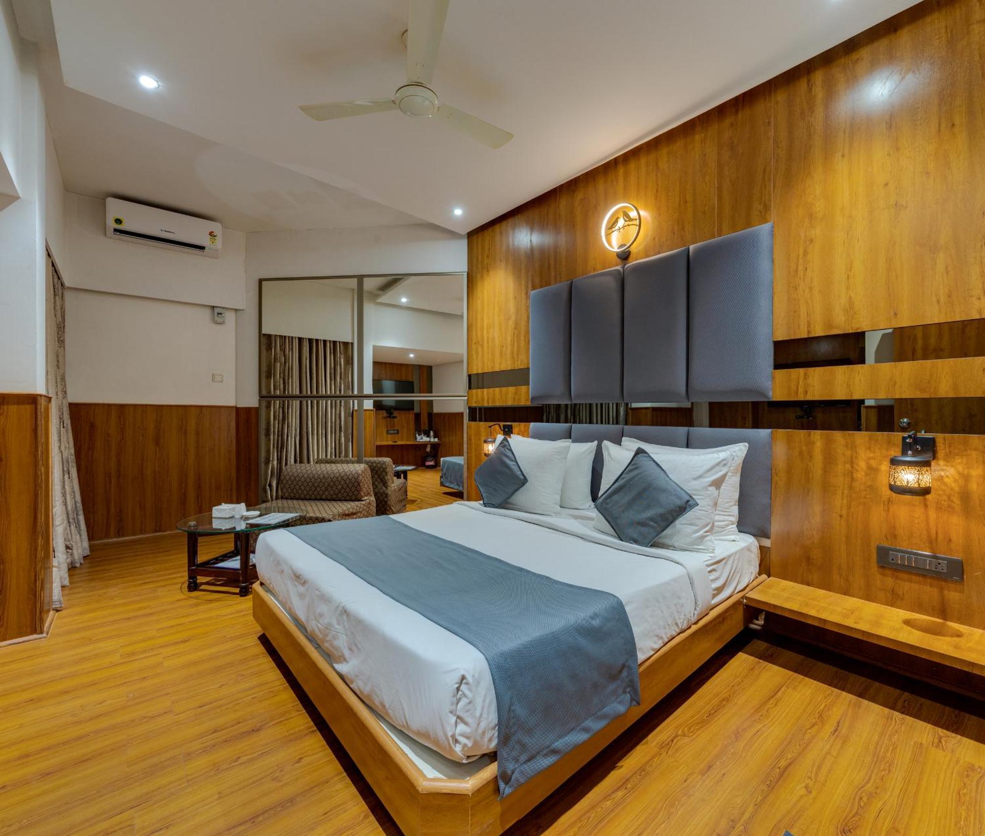 Hotel Surya Executive 3 Star Hotel Solapur Exterior photo